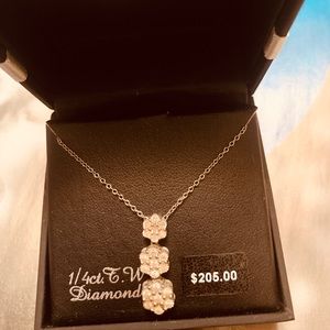 Diamond pendant 1/4 ct flower silver pre own box